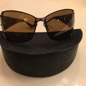 Escada shades