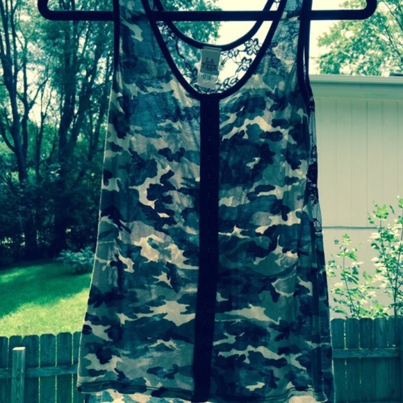 Camo flow top with lack back💚 - Picture 4 of 4