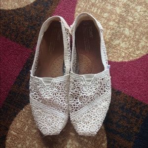 Off white lace Toms