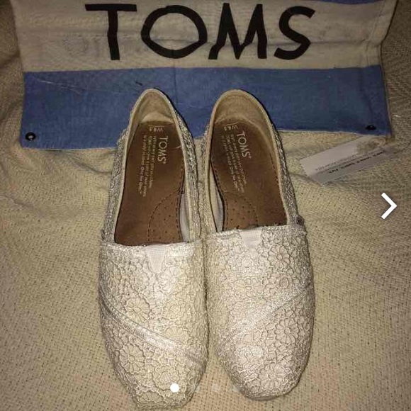 White crochet toms