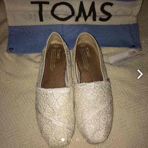 White crochet toms