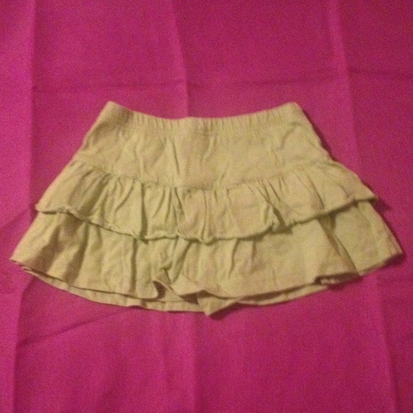 Green skirt for little girls. - Picture 1 of 4