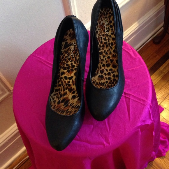 Pretty Geniune Leather Pumps Pumps!!