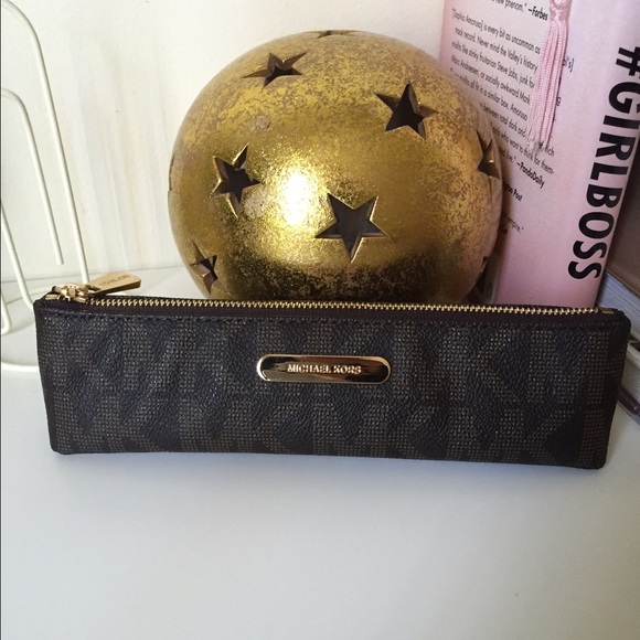 Michael Kors Signature Pencil Case ✏️