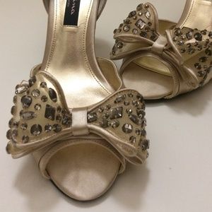 BLACK FRIDAY SALE!✨ NINA CLASSIC CHAMPAGNE HEELS