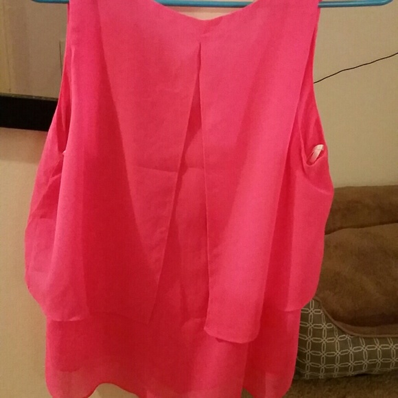 Bright pink tank top - Picture 2 of 2