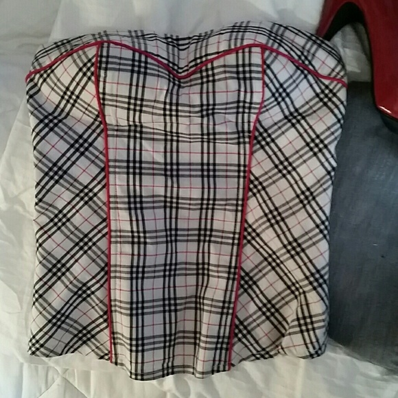 Strapless top with built-in boning and bra