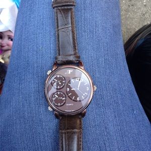 Jf  Brown big face watch