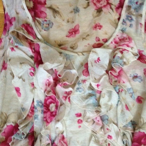 Sleeveless Floral Top - Picture 2 of 3