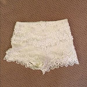 urban outfitters white lace shorts
