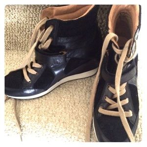 Black & tan sneakers bootie size 9