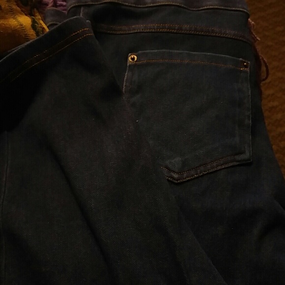 Simply Vera dark blue capri jegging.