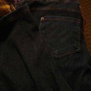 Simply Vera dark blue capri jegging.