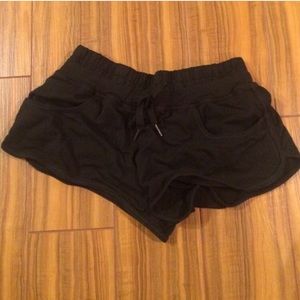 drawstring lululemon shorts 4