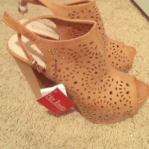 size 9 never been worn wedges