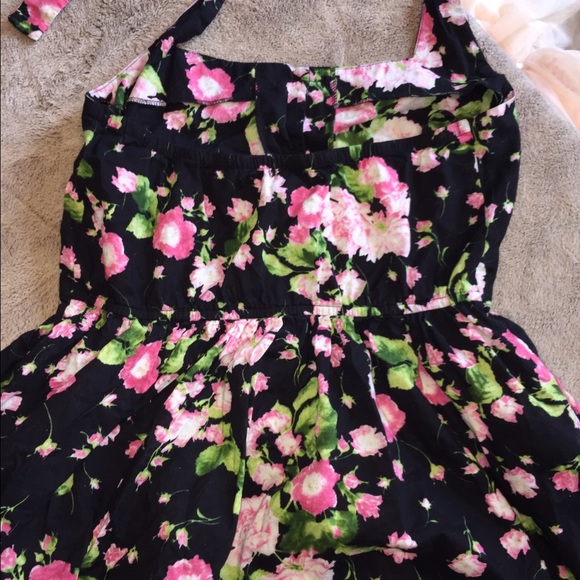 Halter top floral dress - Picture 4 of 4