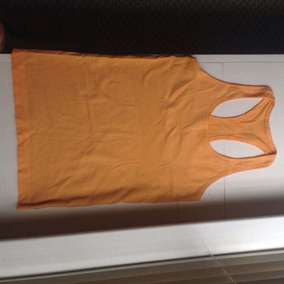 ***SOLD***Lululemon Swiftly Tech Racerback Tank - Picture 3 of 4