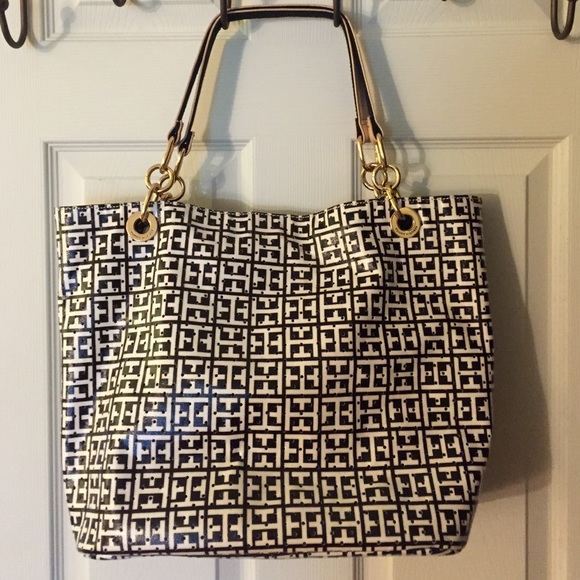 Tommy Hilfiger large purse 💚