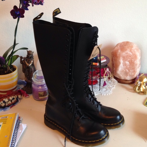 Dr. Martens 20 eyelet 1b60s size 9
