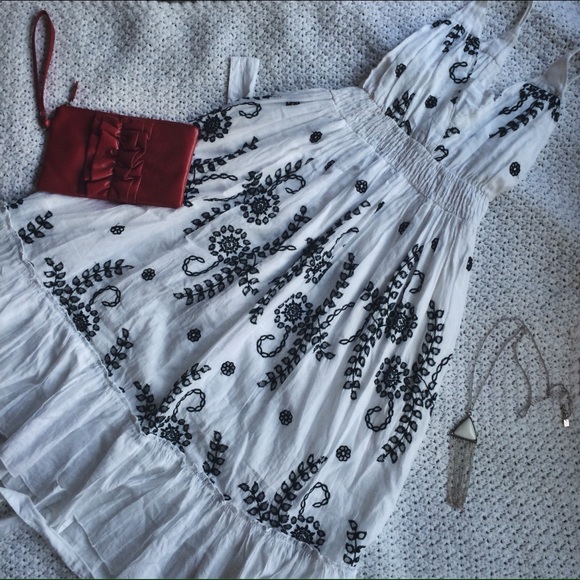 Stunning White & Black Floral Sundress 🌞