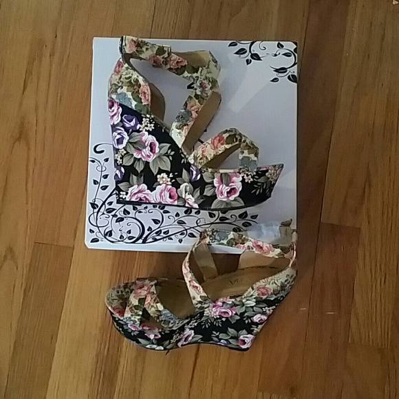 Floral wedges