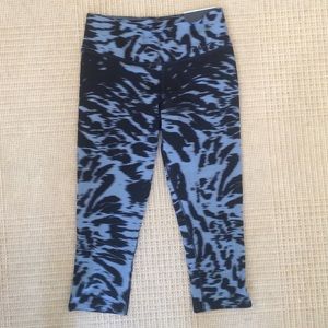 NEW Nike legend dri fit crop