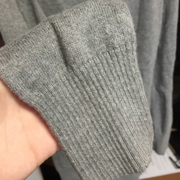 ✌🏻️SOLD✌🏻Off the shoulder Sweater - Picture 2 of 2