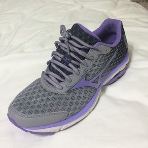 Brand new Mizuno running shoes