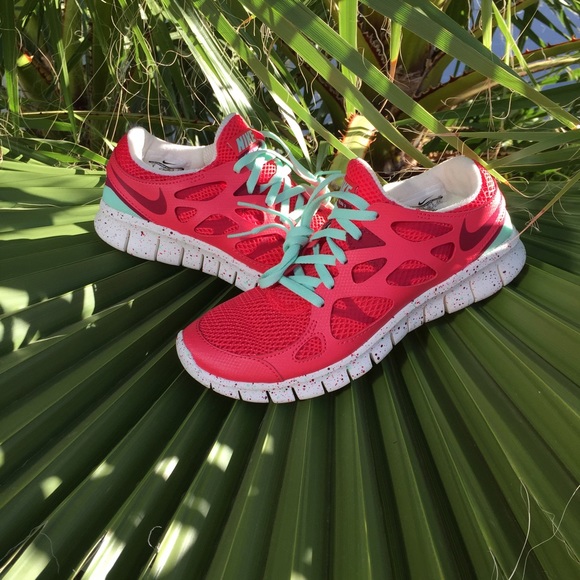 Nike Shoes - Nike Free Run 2