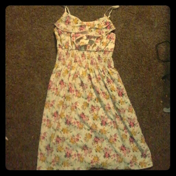 Floral dress perfect for summer time.