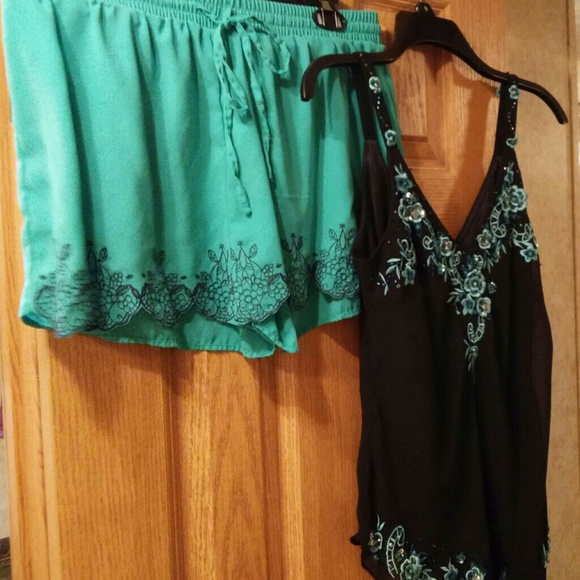 Other - Gorgeous Resort style short & beaded tank set