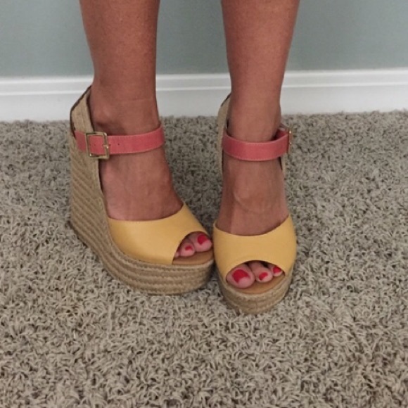 5" wedges - size 6  👠 MUST SEE!