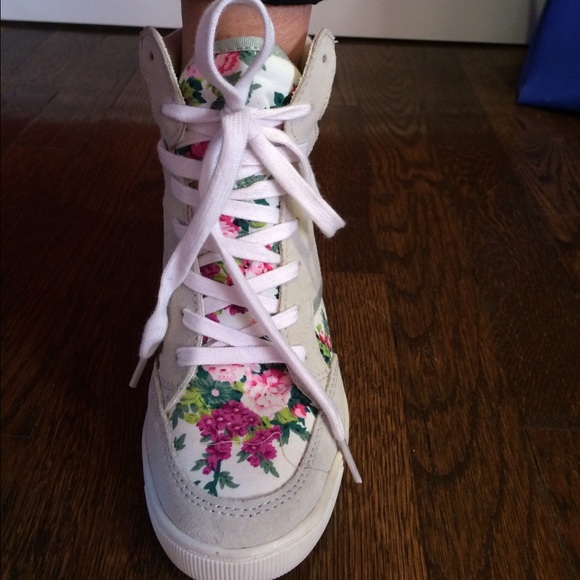 Floral print sneaker wedge - Picture 3 of 3
