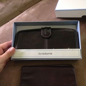 Brow wallet NWT