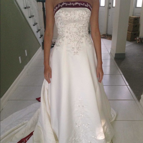 Wedding Dress - Picture 2 of 4