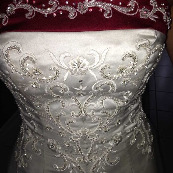 Wedding Dress - Picture 3 of 4