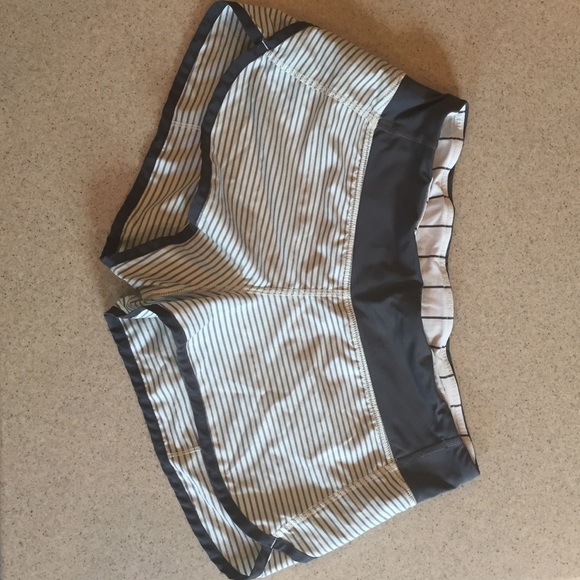 Size 6 2-way stretch Lululemon speed shorts