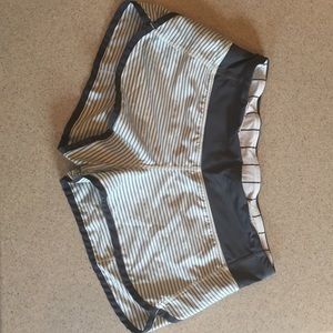 Size 6 2-way stretch Lululemon speed shorts
