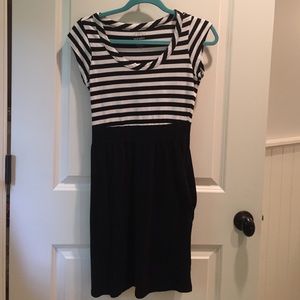 Old Navy Black and White Striped Dress