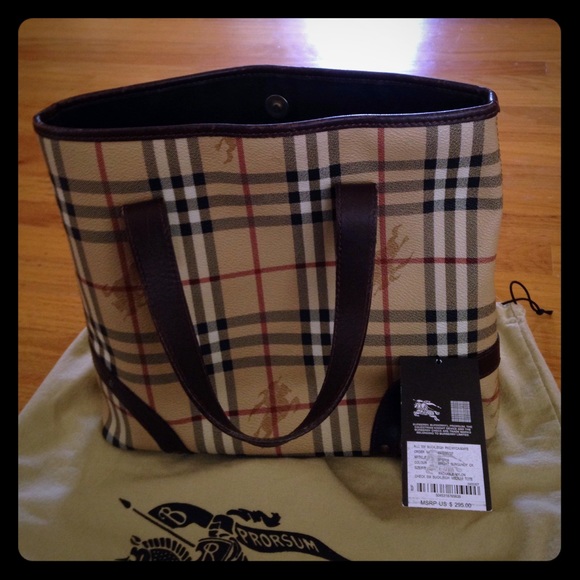 Burberry Handbags - 🚫SOLD 🚫 Authentic Burberry Buckleigh Medium Tote