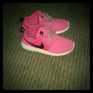 Pink & black Roshe runs