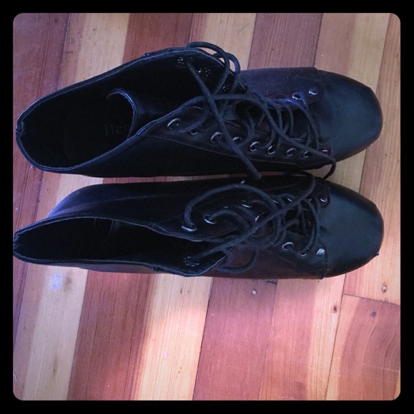 Black laced boots