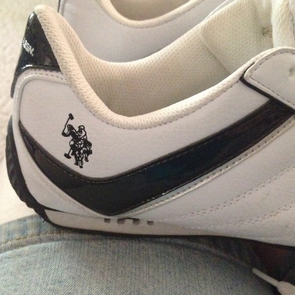 MENS POLO SHOES IN GOOD CONDITION SZ 8.5 - Picture 2 of 4