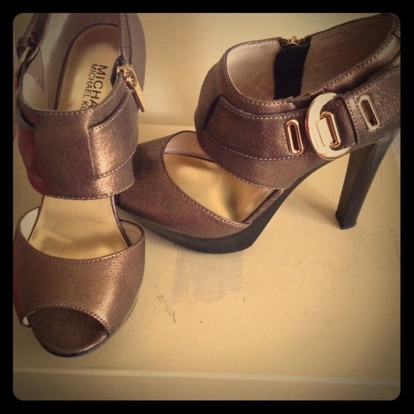 MICHAEL Michael Kors gold high heels