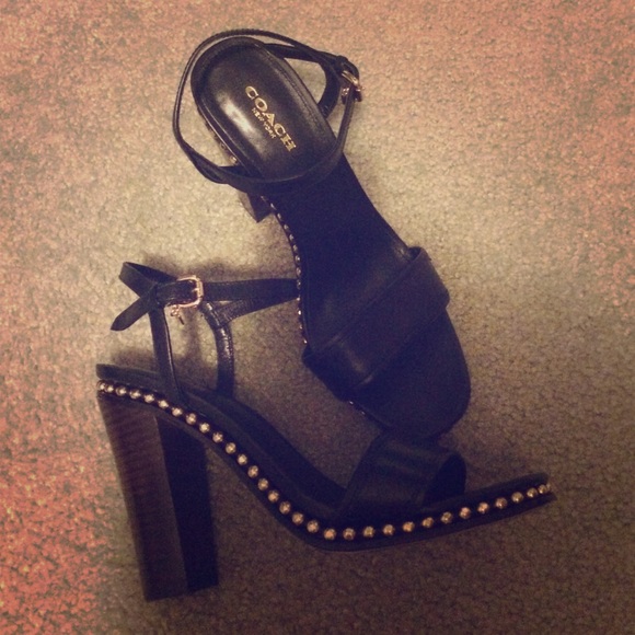 Beautiful Coach Farrah heels