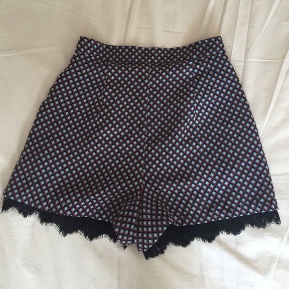 Topshop Lace Shorts - Picture 2 of 4