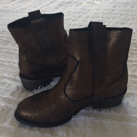 NIB Charles by Charles David bronze suede booties - Picture 2 of 3