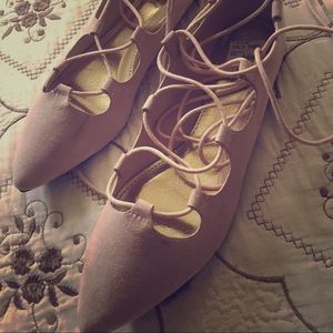 😍 Nude Lace Up Flats