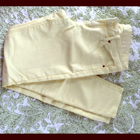 NWOT GAP pastel yellow skinny jeans