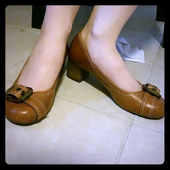 Brown buckled pumps